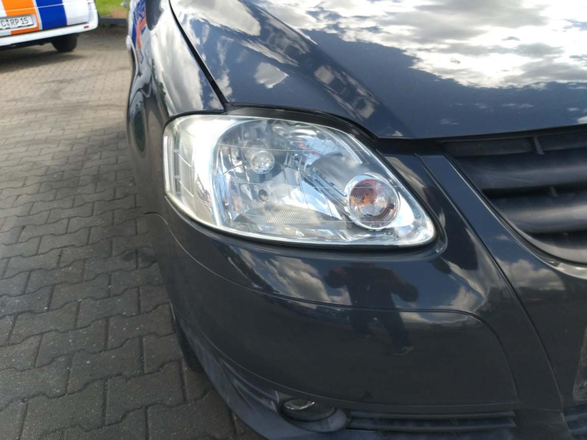 VW Fox original Scheinwerfer vorn rechts Halogen Bj.2010 VW Fox original Scheinwerfer vorn rechts Halogen Bj.2010